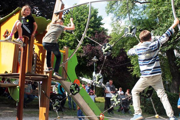 從作業堆裡解放！德國人寧願讓小孩先多活動身體、探索自我