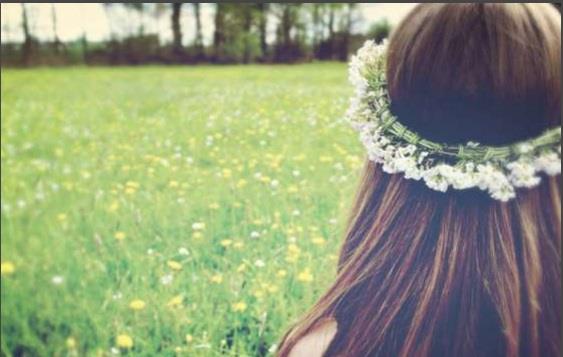 很漂亮那戴花冠的少女正在唱歌-寫在前面