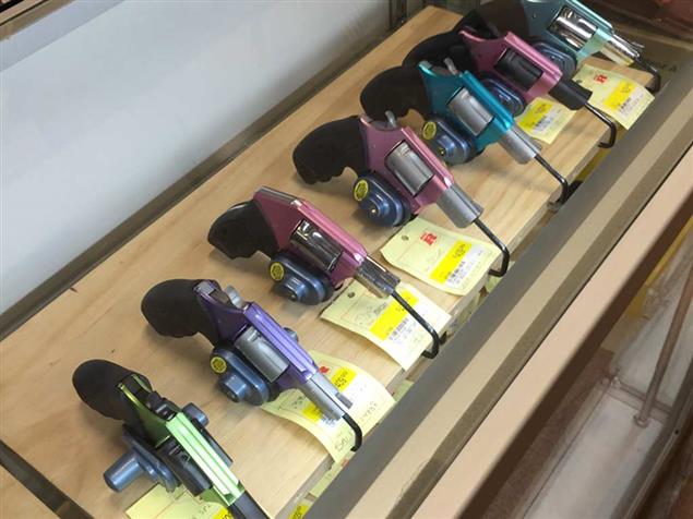 范琪斐的美國時間》 美國買槍可能比買星巴克還容易