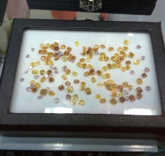 行家這樣買鑽石》在珠寶展買彩鑽的攻略