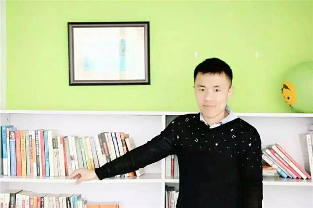 最近，天冷得厲害，只好待在屋子裡看書了！