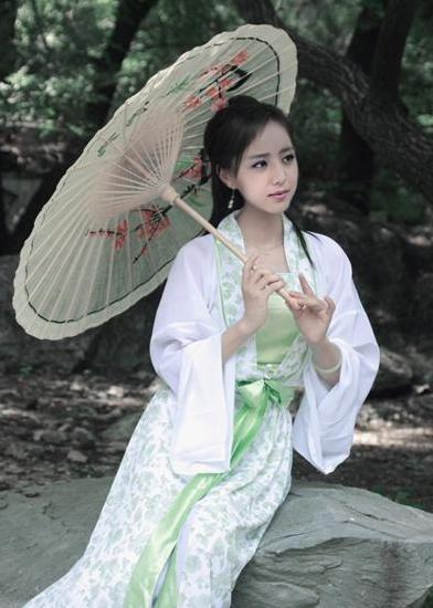 她的臉龐啊【選自2006年創作的小說《珠聯璧合》】