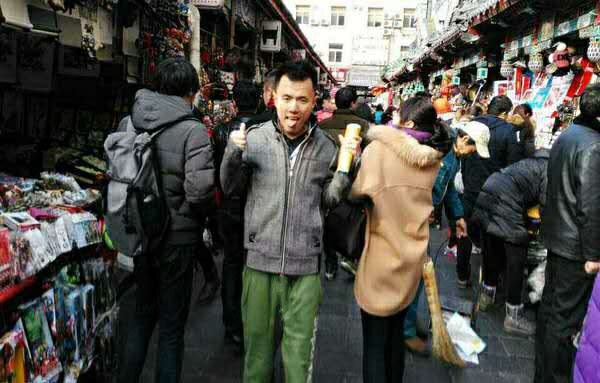 图1:2016年2月在王府井大街.jpg