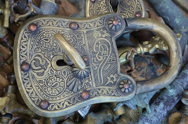 推理小說《上鎖的男人》