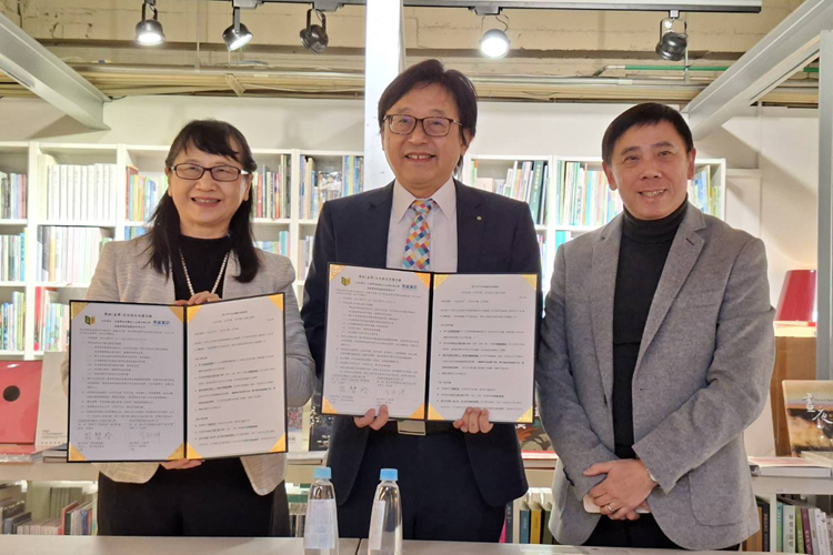 文藻外語大學與秀威資訊簽署五年產學合作備忘錄